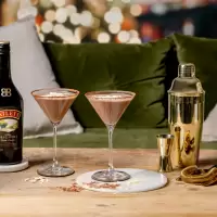 Christmas, Choctails and Festive Cheer! Treat yourself to a Baileys Hot Chocolate Martini Cocktail img#1
